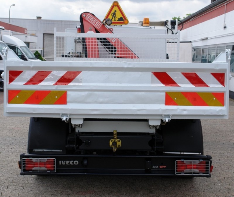 Iveco Daily 65C18 tipper crane Fassi F38 toolbox towbar TÜV new!