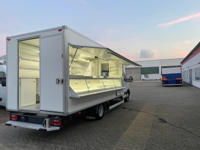 Iveco Daily 50C15 Försäljningsvagn med kylbänk 5 meter !
