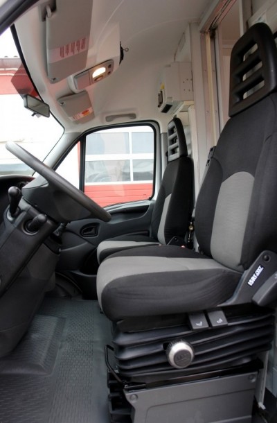 Iveco Daily 50C15 عربة مبيعات مبردة  5 أمتار  