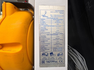 Renault autocarrata France Elevateur 142 TPFcc EURO 6Y