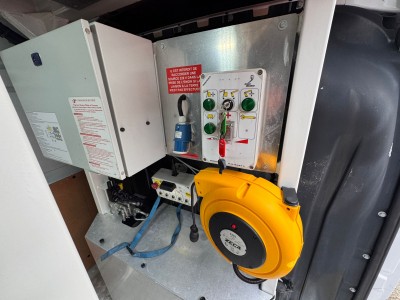 Renault autocarrata France Elevateur 142 TPFcc EURO 6Y